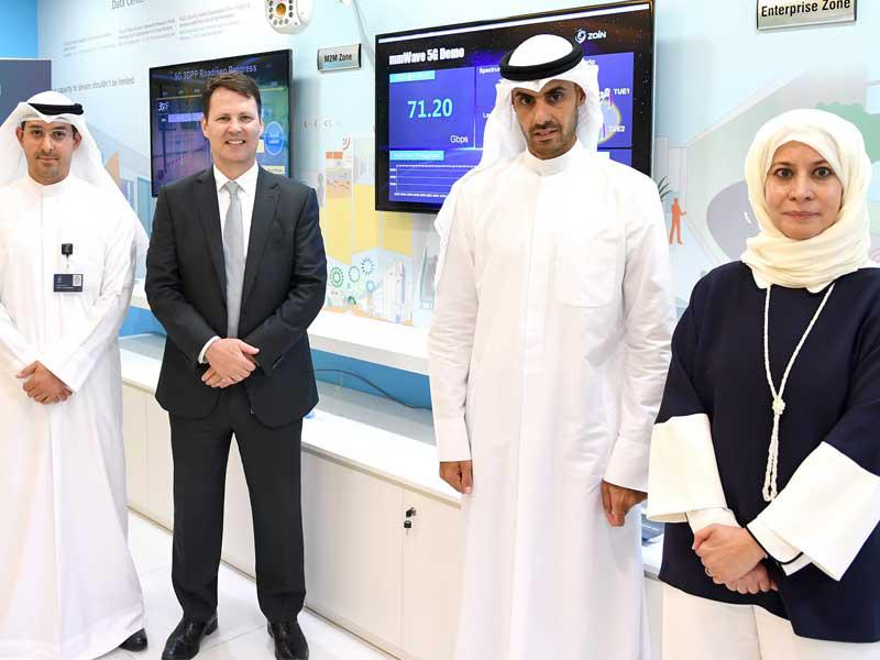 بدر الخرافي والروضان وجيجنهايمر والغربللي أثناء اختبار شبكة 5G 