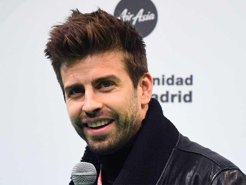 جيرارد بيكيه مدافع فريق برشلونة 