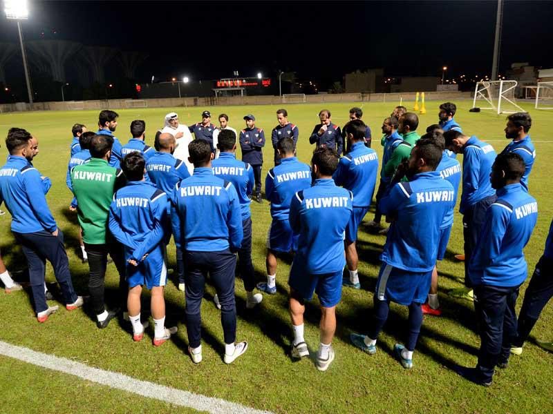 لاعبي الازرق في التدريب قبل الاخيرn