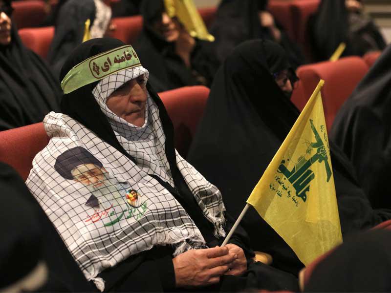 إيرانية خلال تجمع للباسيج أمس في طهران   (أ ف ب)