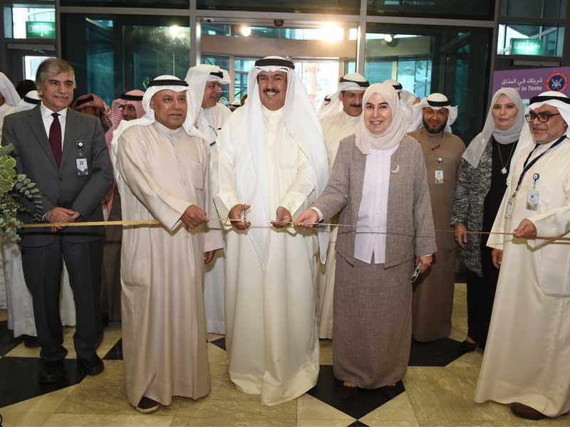 المضف خلال افتتاحه معرض الفرص الوظيفية