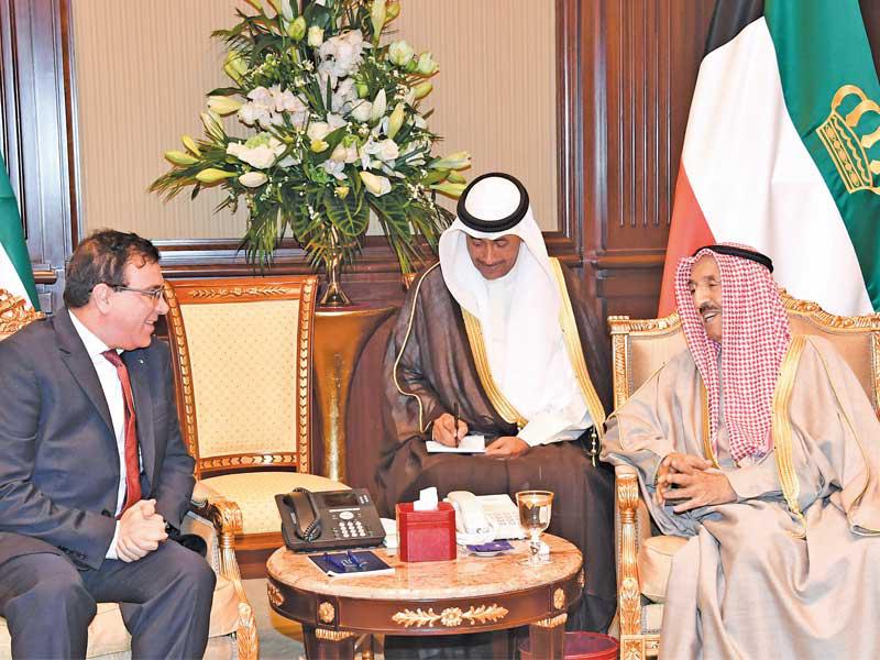 الأمير لدى تسلم أوراق اعتماد السفير الجزائري