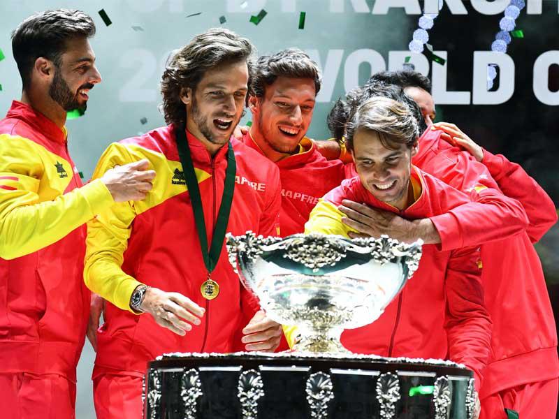 تتويج المنتخب الإسباني