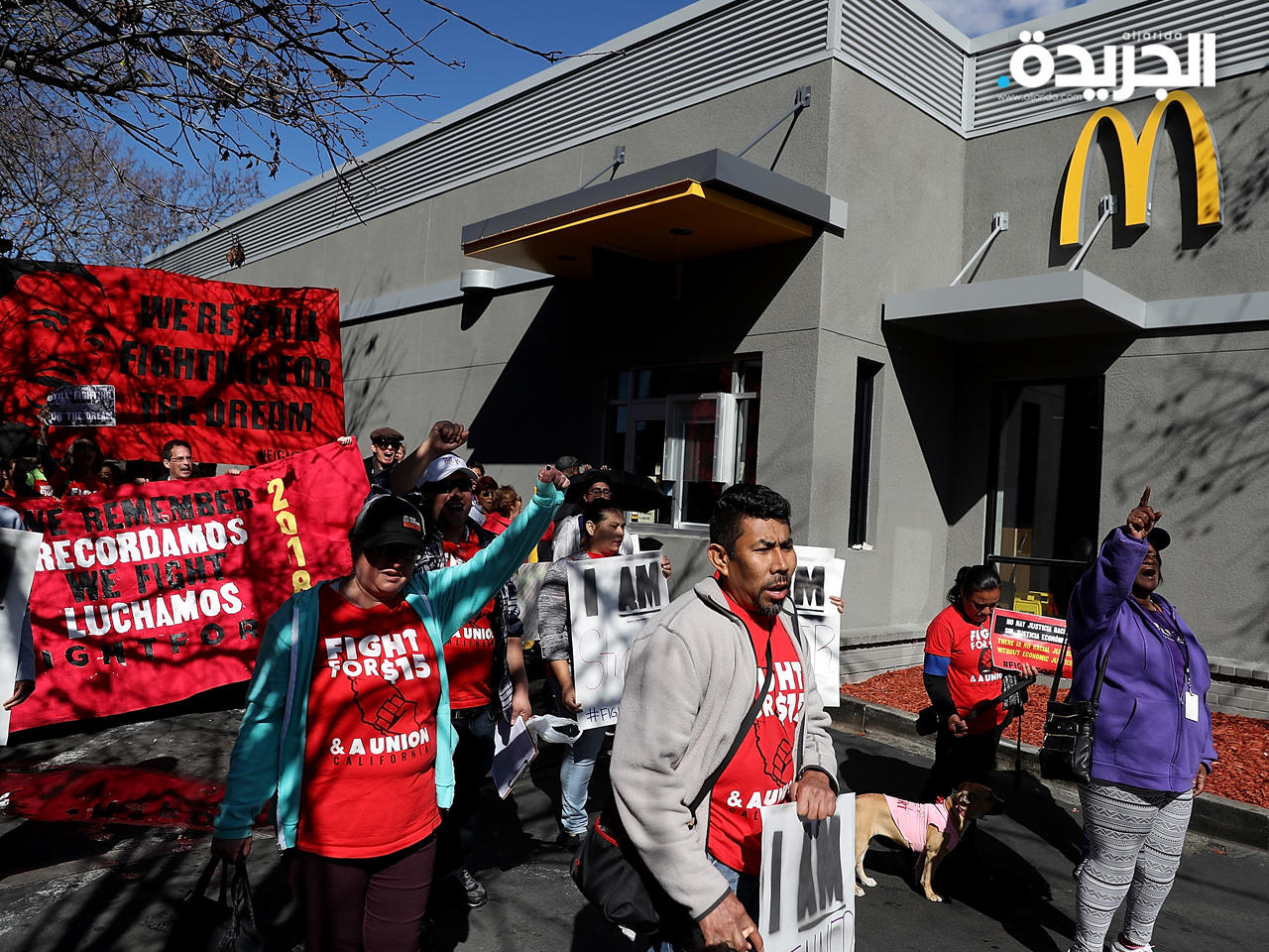 عمال السلسلة في كاليفورنيا في احدى وقفاتهم الإحتجاجية