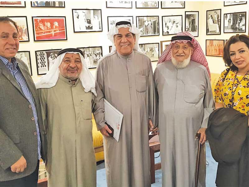 المنيع يتوسط حضور حفل التكريم