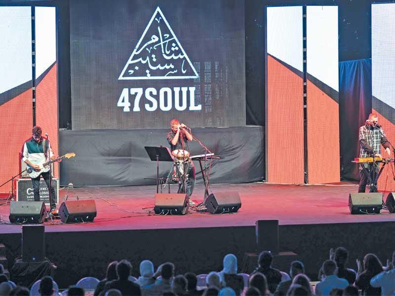 الفرقة خلال الحفل 