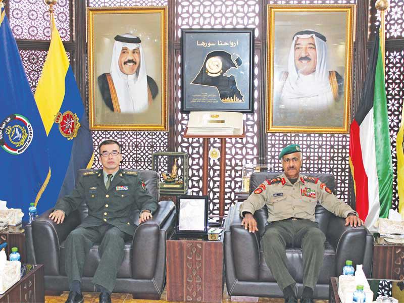 رئيس الأركان مستقبلاً الملحق العسكري الصيني