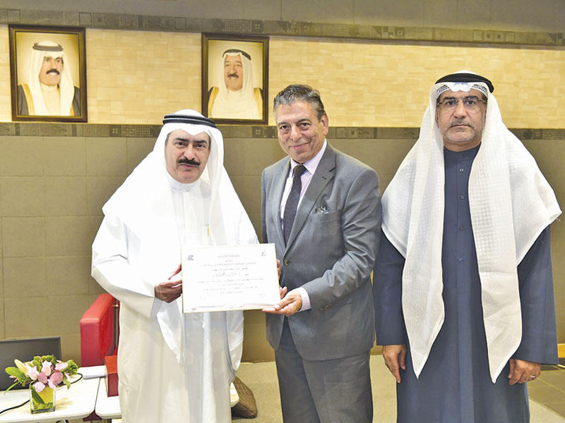 العبد الجليل مكرماً عماوي بحضور الأنصاري 