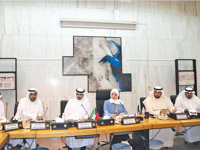 جانب من ورشة عمل لائحة النفايات 