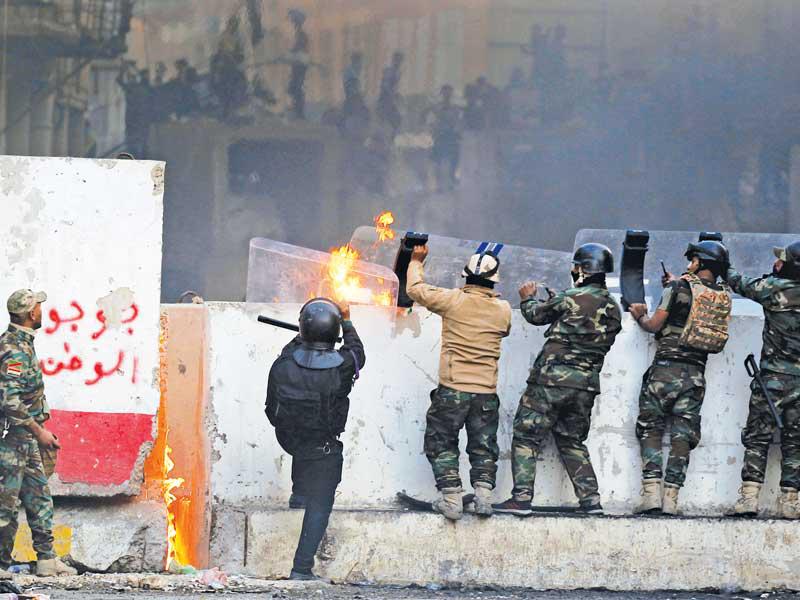 مواجهات بين الأمن والمتظاهرين في بغداد (رويترز)n