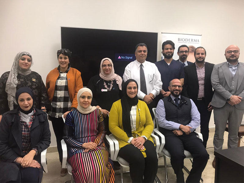 صورة جماعية للمشاركين في الحملة