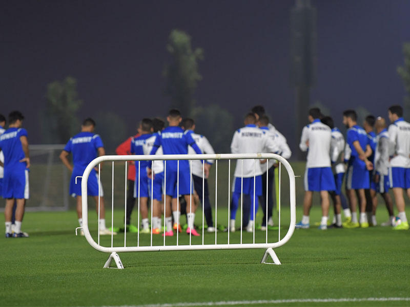 الأزرق بعيد المنال