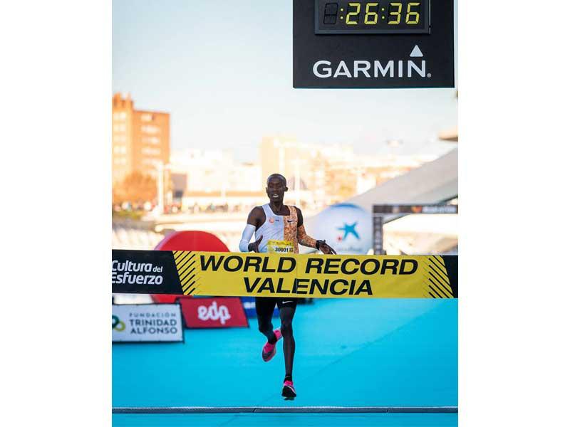 لحظة وصول تشبتيجي إلى خط النهاية