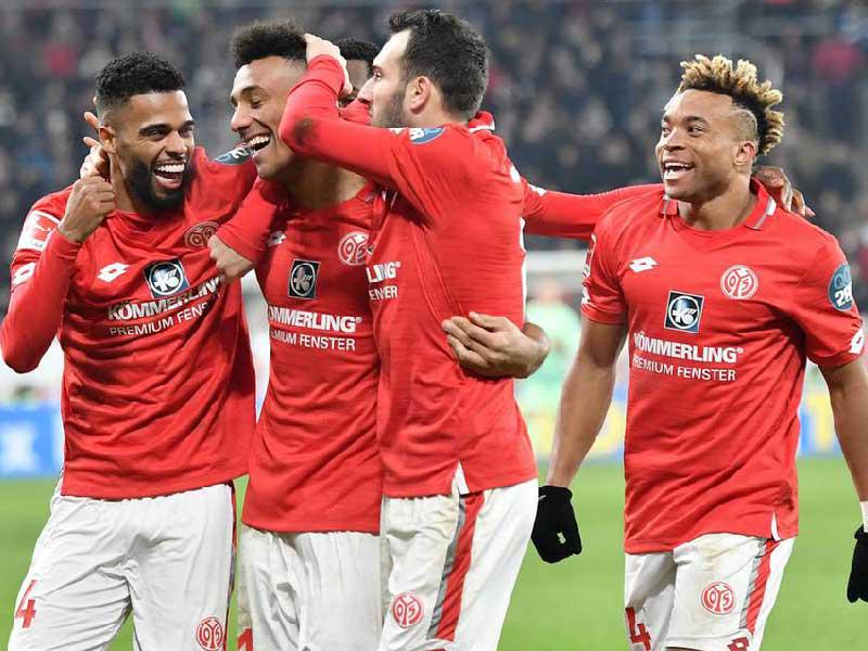 احتفال لاعبي ماينز