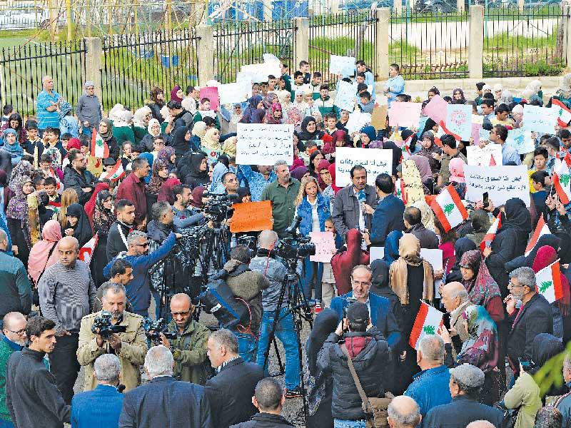 طلاب من ذوي الاحتياجات الخاصة يتظاهرون أمس في بيروت (اي بي ايه)