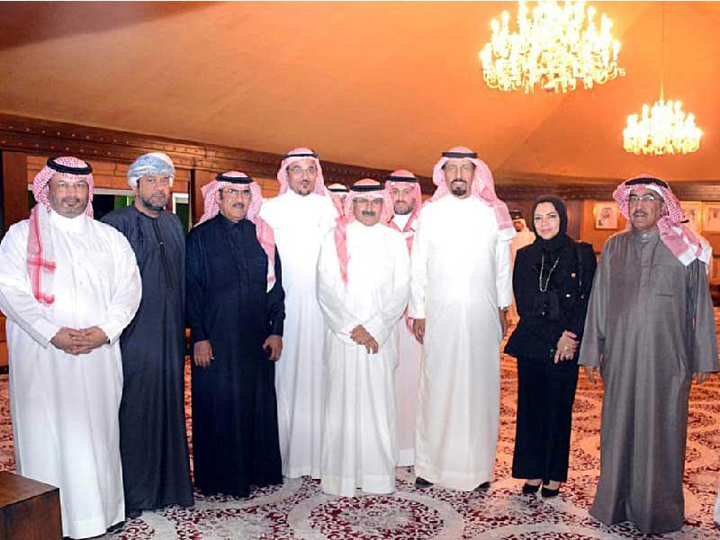 جانب من مأدبة عشاء اقامها سفير الكويت لدى (الرياض) الشيخ علي الخالد على شرف الشيخ مبارك الدعيج