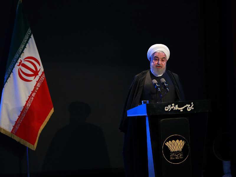 روحاني متحدثا خلال مؤتمر اقتصادي في طهران أمس (أ ف ب)