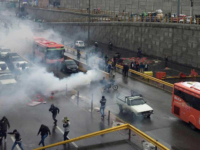 احتجاجات طهران على رفع أسعار الوقودn