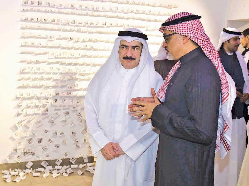 العبدالجليل يستمع لشرح من إبراهيم القصاب 