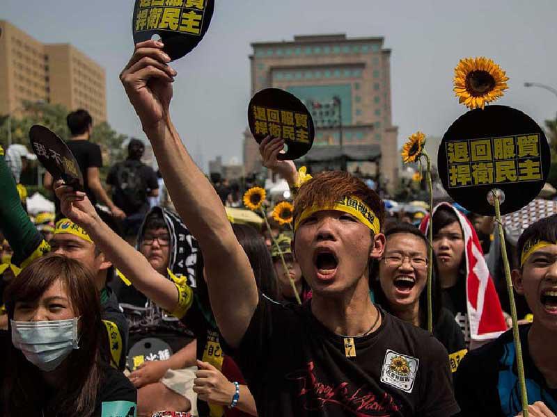 مسيرة في مدينة كاوهسيونغ الساحلية في جنوب تايوان