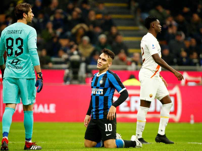 خيبة أمل مارتينيز بعد إضاعته لفرصة تسجيل