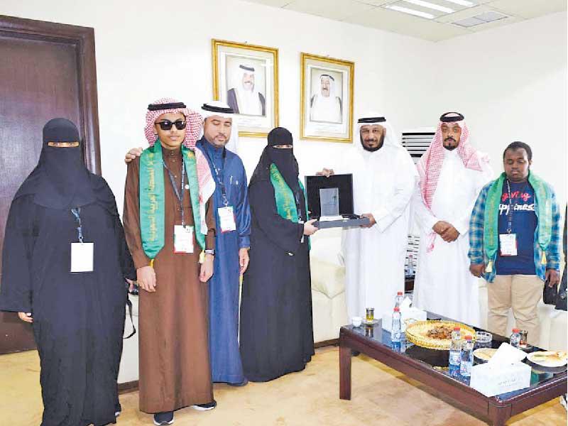 الخراز خلال استقباله الوفد السعودي 