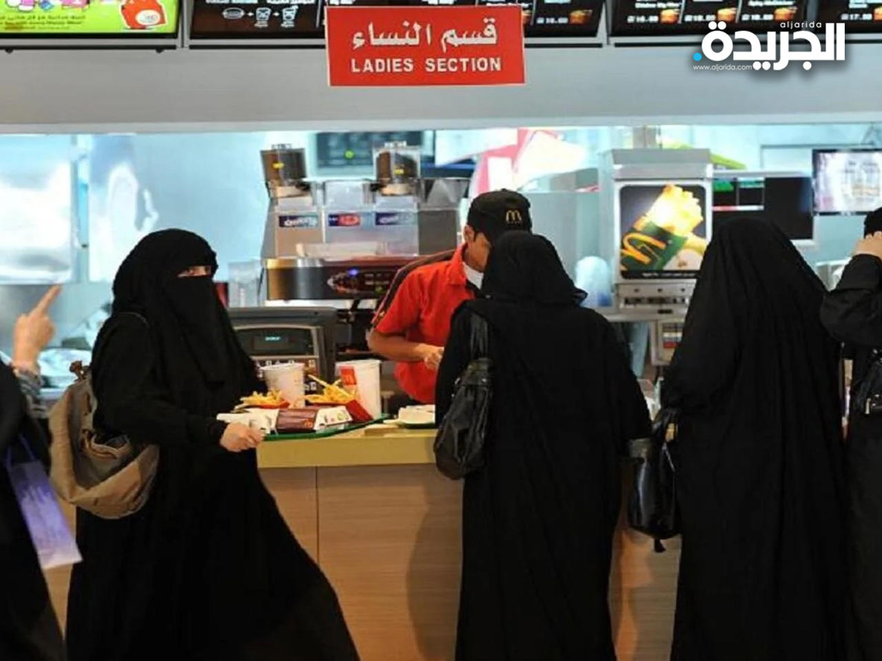 مداخل واماكن مخصصة للعائلات والنساء في مطاعم السعودية