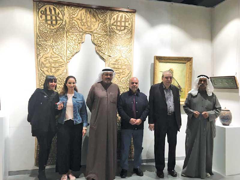 عبدالوهاب العوضي مع عباس مالك ويحيى سويلم وعبدالعزيز الخباز في المعرض 