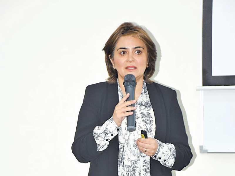 عضوة هيئة التدريس بكلية القانون الكويتية العالمية (KiLAW)  د. غدير أسيري متحدثة