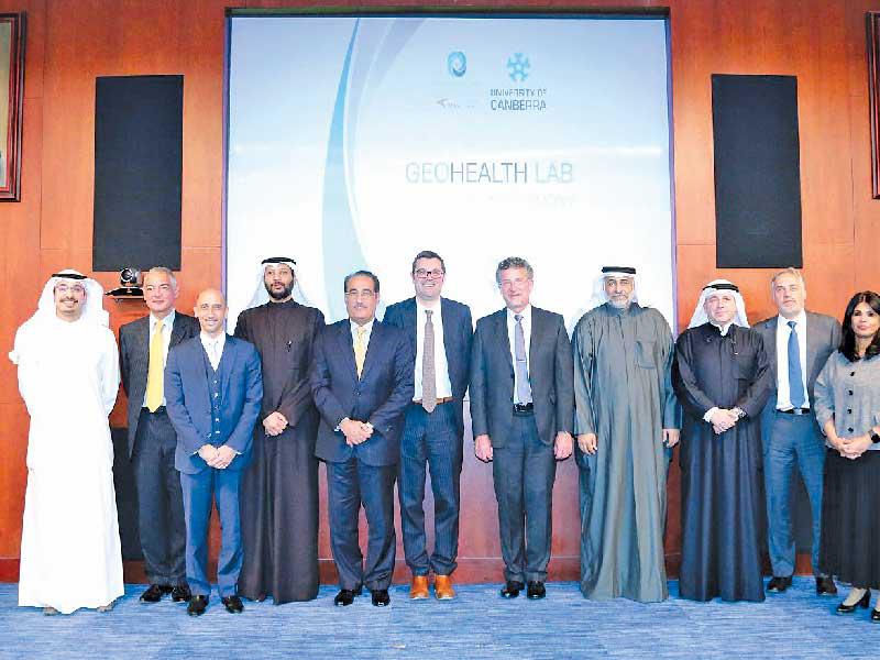 الدويري يتوسط المشاركين في افتتاح المختبر