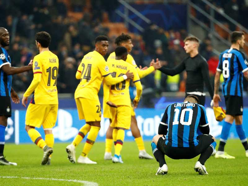 لاعبو الإنتر وبرشلونة بعد المباراة