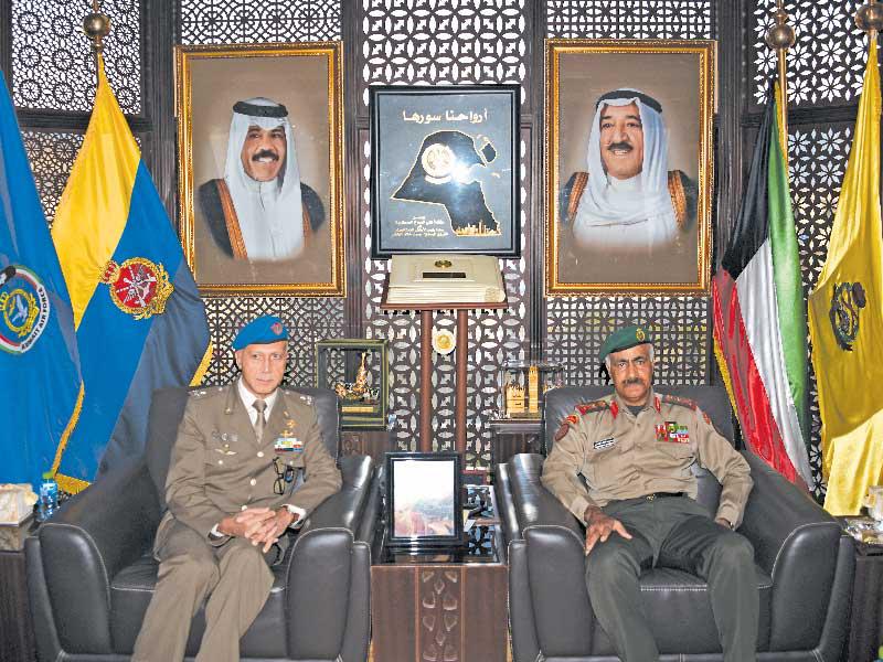 رئيس الأركان مستقبلاً المسؤول العسكري الإيطالي