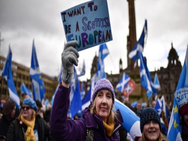 مظاهرات مؤيدة للاستقلال (ارشيف)