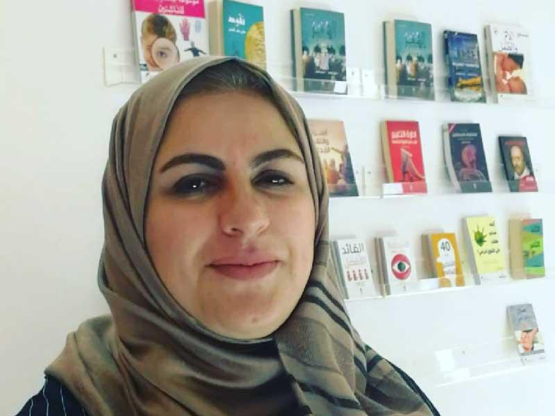 الكاتبة و الفنانة التشكيلية مريم الزرعوني