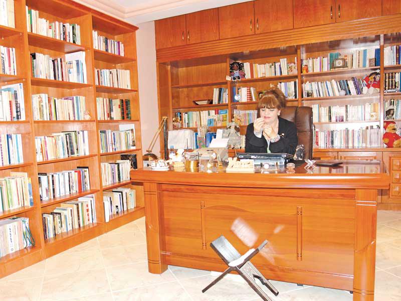 الكاتبة منى الشافعي