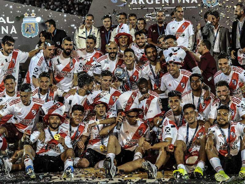 جانب من مراسم تتويج ريفر بليت