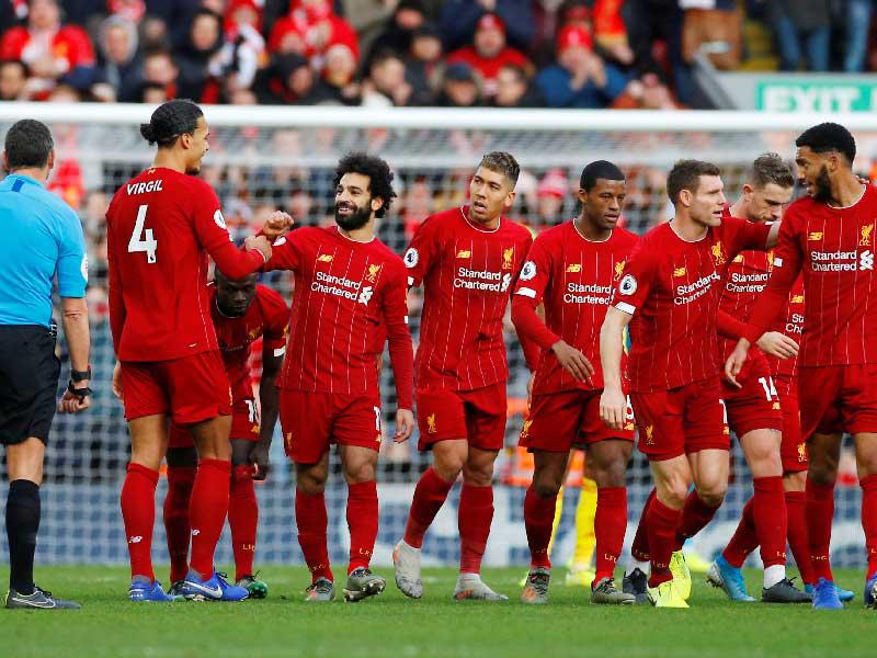 فرحة لاعبي ليفربول بهدف صلاح الأول