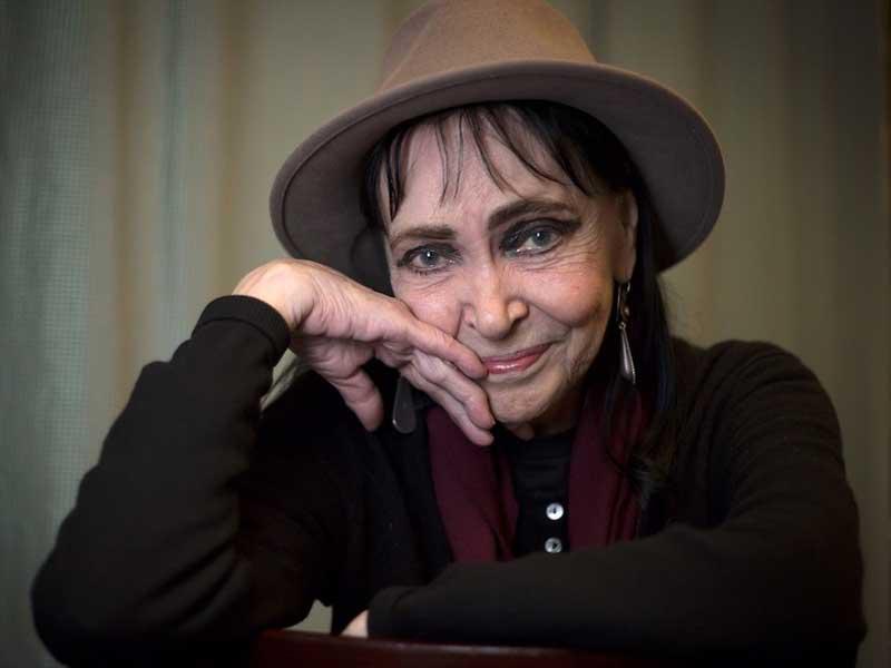 الممثلة آنا كارينا