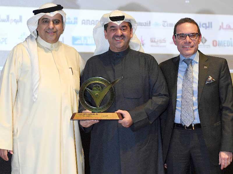 الخميس وكنفاني يقدمان جوائز «زين» للخشتي