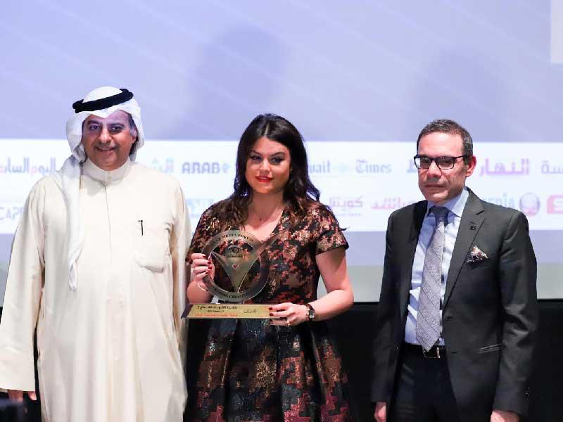 دانة الجاسم تتسلم الجوائز