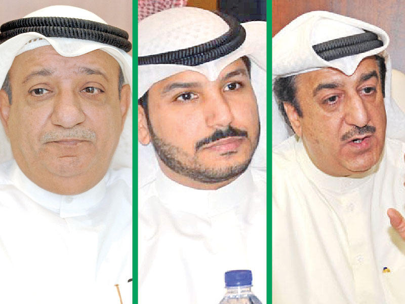 من يمين الصورة كلاً من نائب رئيس الاتحاد الكويتي لوسطاء العقار، عماد حيدر و المدير التنفيذي لشركة بازار ريل استيت العقارية، محمود الطراروة و الخبير العقاري طارق العتيقي