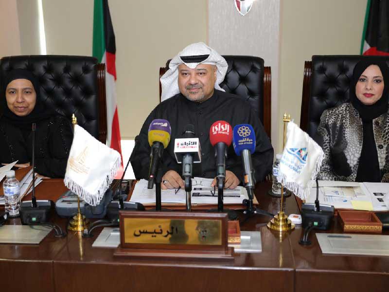 مهدي متوسطاً نادية الهملان ووفاء الضبيان