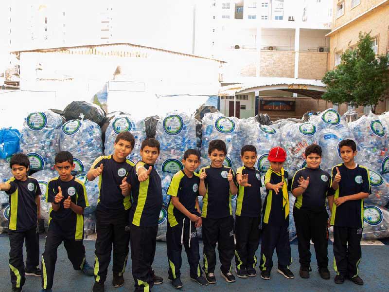 طلاب «النجاة» الفائزون بالحملة