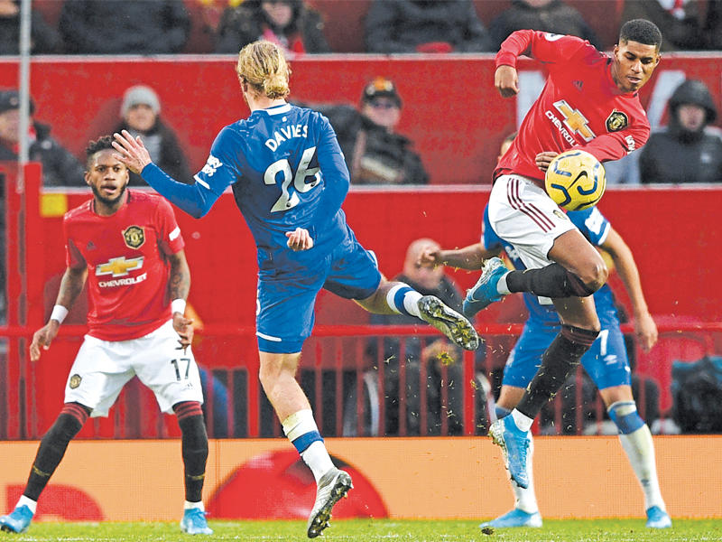 جانب من مباراة مانشستر يونايتد وإيفرتون