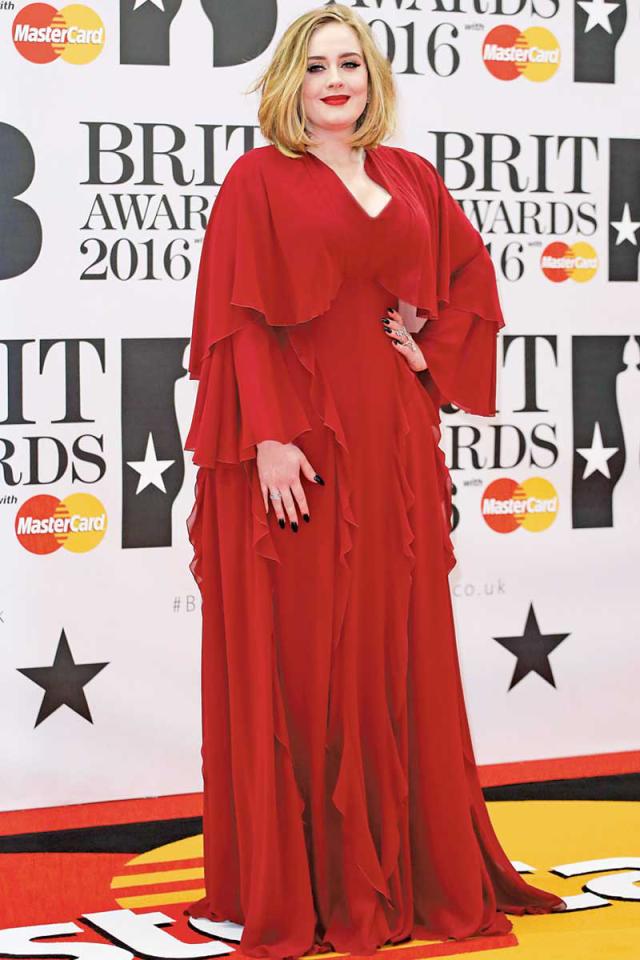 المغنية الإنكليزية أديل