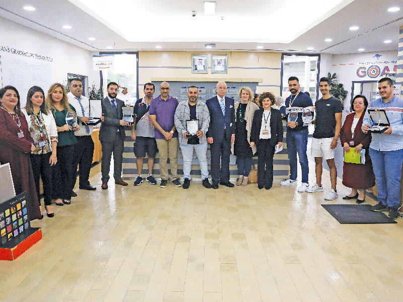 صورة جماعية للمشاركين