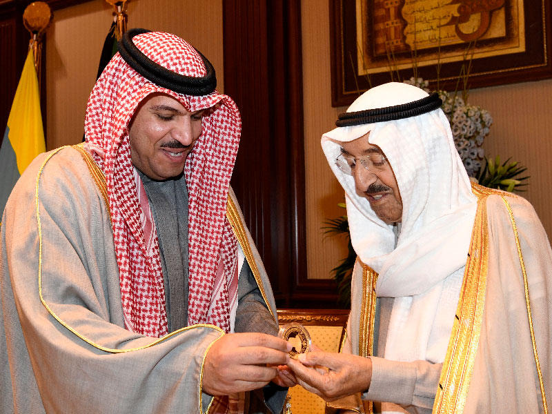 الأمير يتسلم المسكوكة من الهاشل