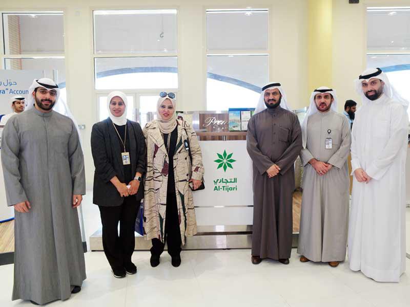 موظفو إدارة التسويق في البنك التجاري