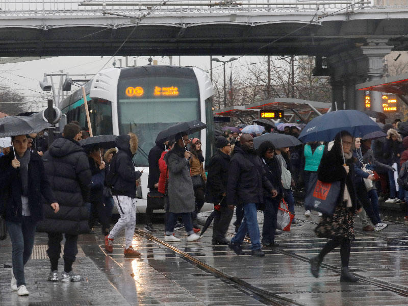 إضرابات ضد مشروع الحكومة لتعديل قانون التقاعد