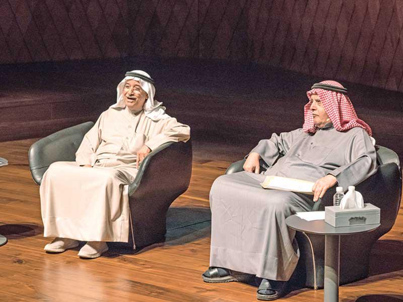  وزير التربية الأسبق د. يعقوب الغنيم و أستاذ اللغة العربية د. عبدالله القتم خلال «حديث الاثنين»